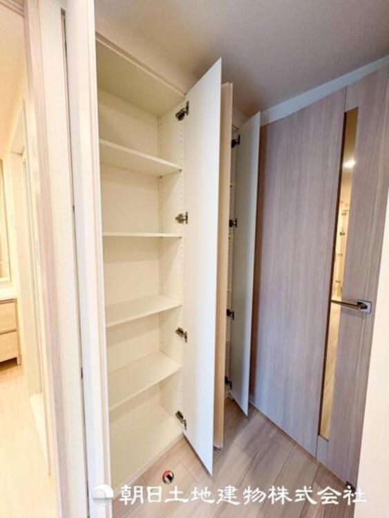 収納 玄関にもたっぷり収納があり、たくさん収納できます。