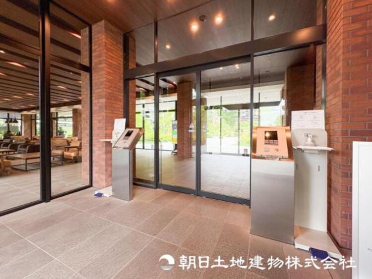 エントランス 【オートロック】大切なご家族と住まいを守るオートロックがあれば防犯面だけでなく訪問販売にも役立ちます。
