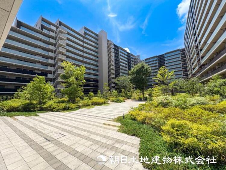 その他 華やかなエントランスが毎日迎えてくれます。