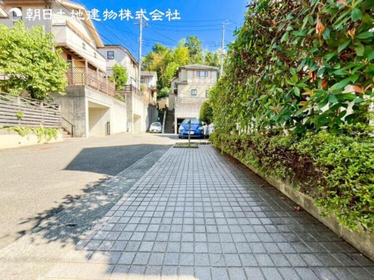駐車場 すぐの見学や資料請求などお気軽にお問い合わせください