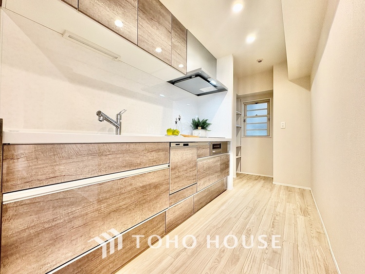 キッチン 【cooking papa is here】料理が苦手な人でも、チャレンジしてみたくなるワイドスパンのキッチン。家族の食卓がここから始まる。