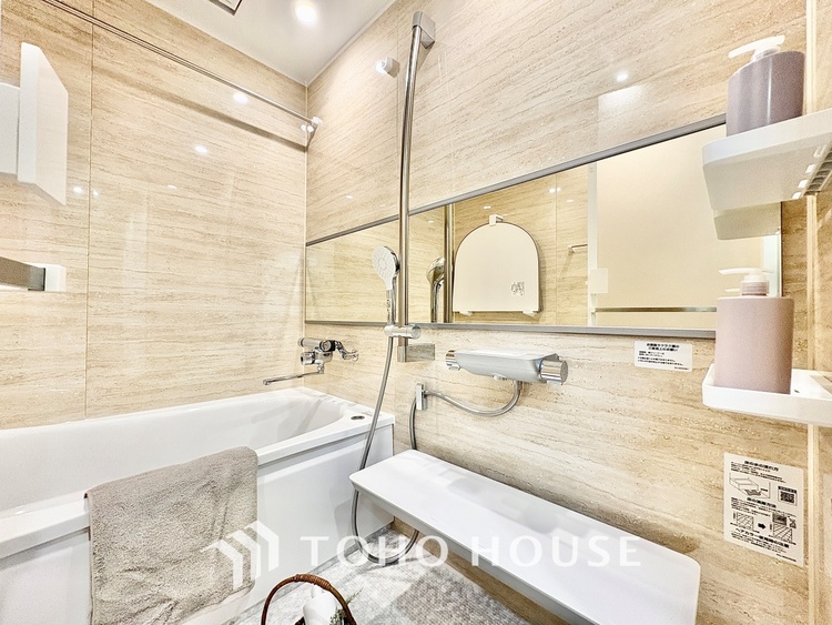 風呂 【Bathroom makes you free】疲れを翌日に残さない。そのための広々としたお風呂。足を伸ばしてさあ浸かろう。