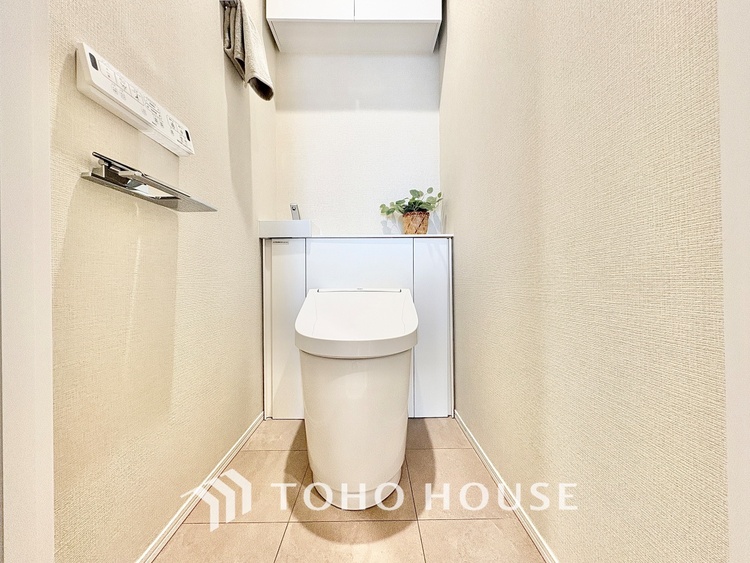 トイレ 【some philosophy was born from here】思索もできる空間。トイレのそんな側面も評価されていい時代かなと。