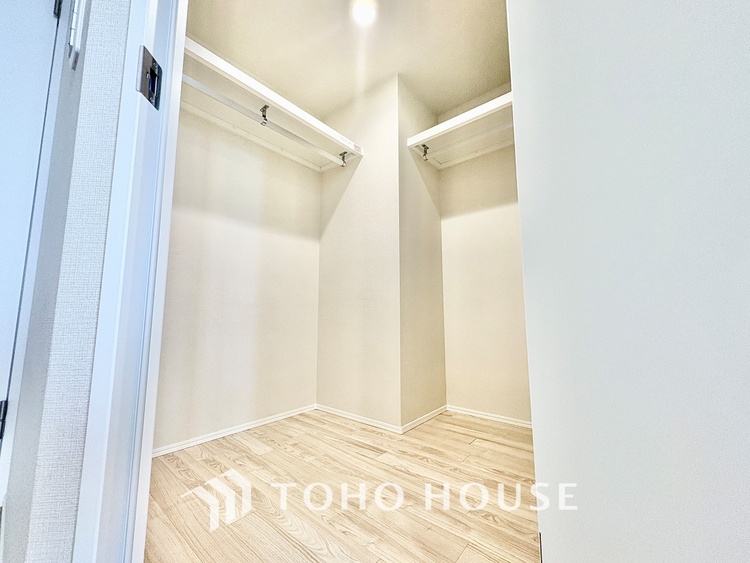 収納 【a closet full of dreams】しまいきれない思い出はクローゼットに。いつでも取り出せる広さが生活を彩る。