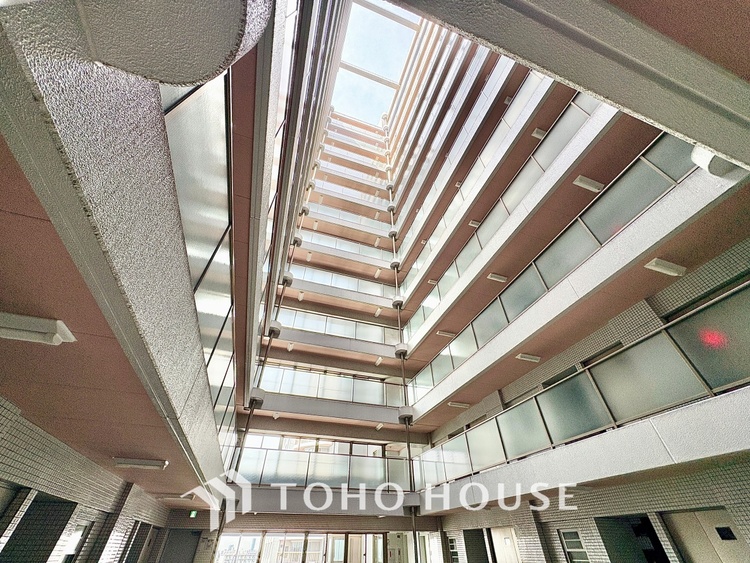 その他 【Breeze, green scent】澄み切った空気。移ろう季節の中、ゆっくりと流れる時間。幸せを噛みしめる穏やかな生活。