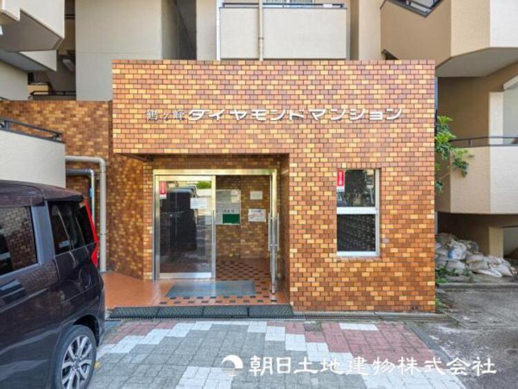 外観 【外観・立地】その家から感じられる、気品・上質・重厚感・極細やかさ、そのすべては見た者に安らぎを与える特別な空間です。