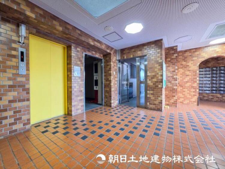 エントランス 【エントランス】高級感漂う玄関と廊下。家族の帰り、遊びに来てくれる友人を優しく迎えるスペース。ハッピーな生活を予感させます。