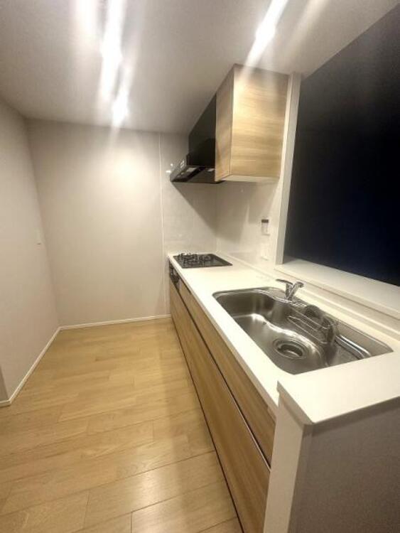 キッチン 開放的なオープンの対面式キッチンでお料理中もご家族の気配を感じられます