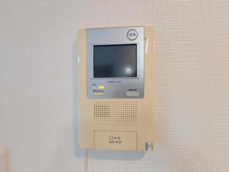 設備 エントランスはオートロック。モニター付きインターホンで来客も確認できて安心