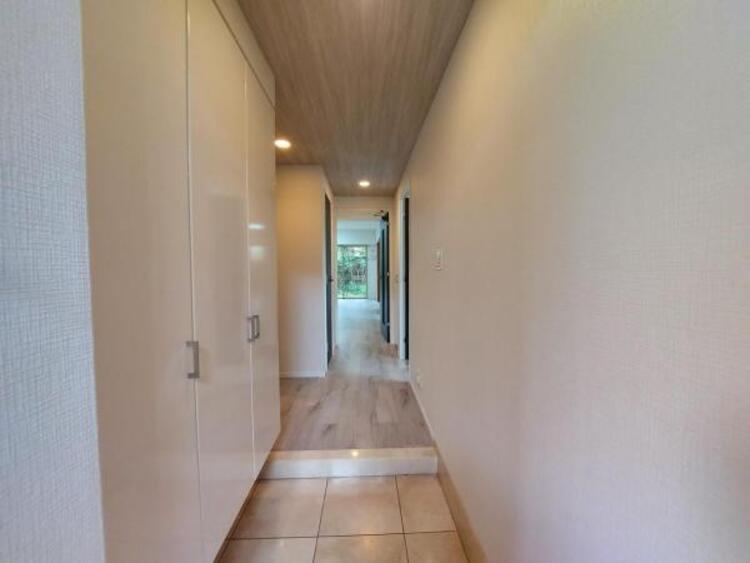 その他 玄関には大容量のシューズボックス付きですっきりした玄関を保てます