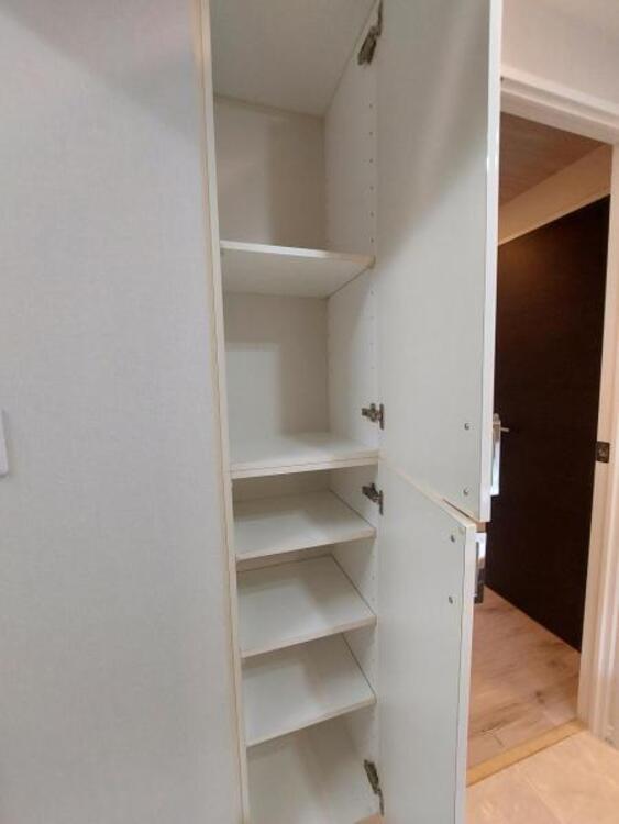 その他 洗面室収納付きでタオル等の収納に便利です