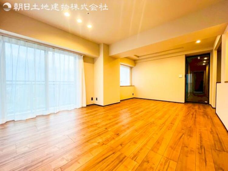 居間 【リビング】家族と、ひと時を溢れる光が優しく包み込むリビングダイニング。家族とともに心穏やかに過ごすひととき。
