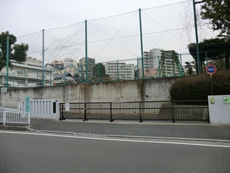 周辺 横浜市立宮谷小学校まで約490m