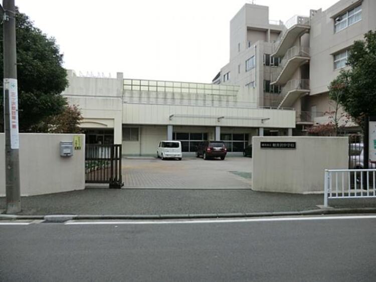 周辺 横浜市立軽井沢中学校まで約850m