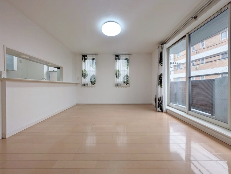 居間 忙しく過ぎゆく日常を置き去るほど、ゆったりした時間が流れるリビング。