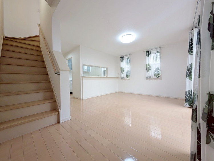 居間 居心地の良い空気感は、暮らしのステージを彩り、心からのやすらぎと満足感を与えてくれます。