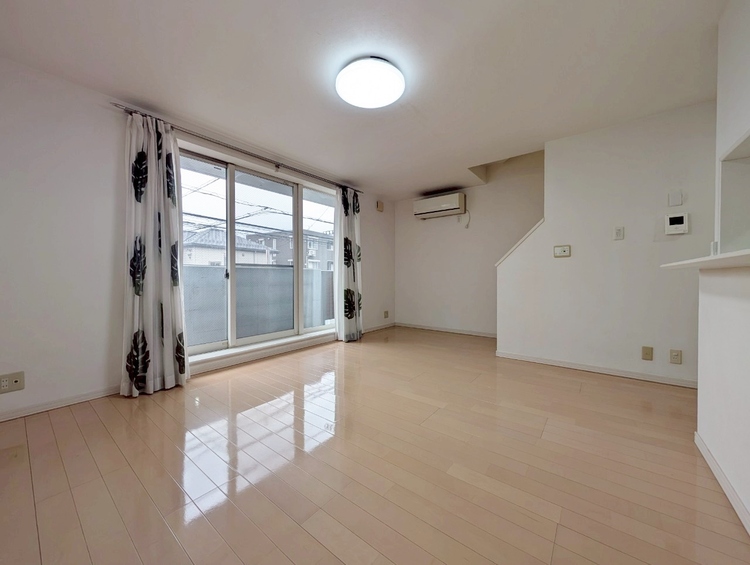 居間 快適に過ごす毎日を求めて、暮らしの中でご自身の「マイホーム」に創り上げてください。