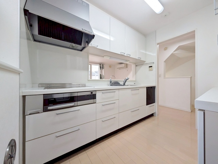 キッチン 洗練されたスタイリッシュなデザイン性と使いやすさを備えた仕様。