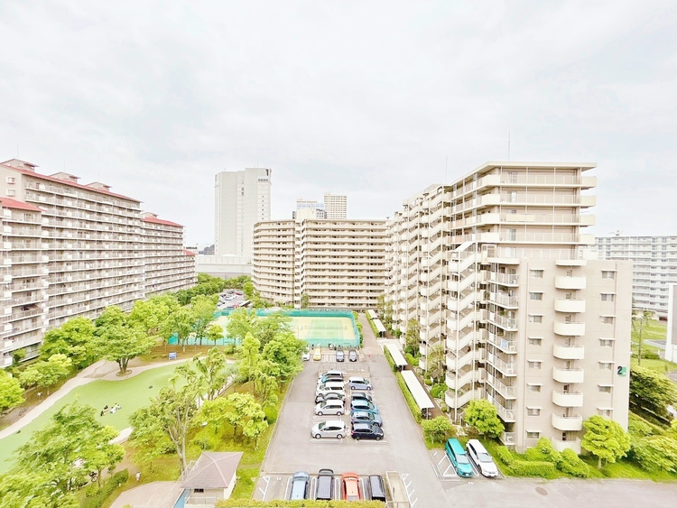バルコニー 窓を開けると広がる青空。心をリフレッシュして日々を過ごしていきましょう。