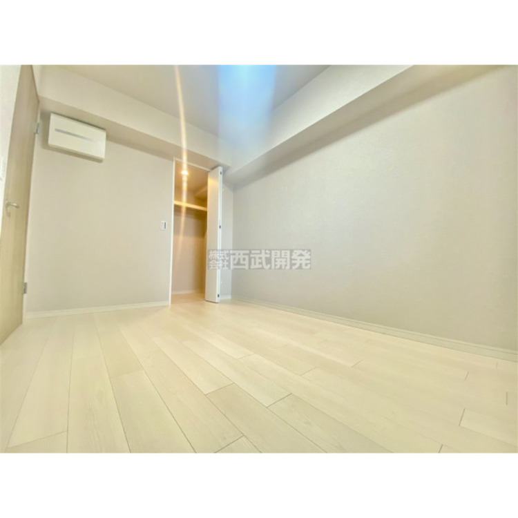 内装 衣類をまとめて収納できるので、お部屋を広くお使いいただけます。