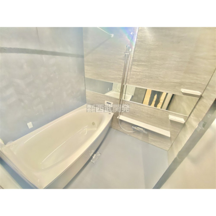 風呂 換気乾燥機付きの浴室は、雨の日でも洗濯ができるのでとても便利です。梅雨の時期でもこれで安心ですね。