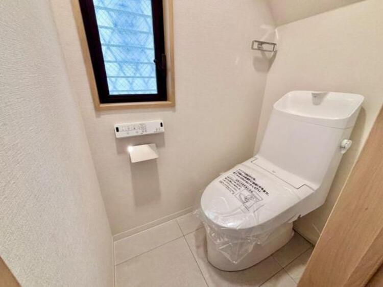 トイレ 毎日使う場所だからこそ、使い勝手を考慮しました。白を基調に、飽きのこない空間は質感豊かな仕上がりとなっております。