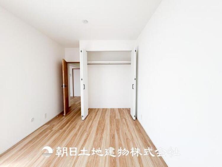 内装 【居室】 設計者のセンスが求められる大切な空間だからこそ、落ち着いて過ごせる癒しと寛ぎの空間が欲しい。そんな願いを叶えました。 