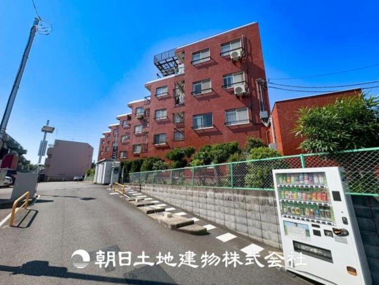 外観 【外観写真】 特別な空間はたくさんの光を浴び、風を感じ、暮らしの時間を豊かにしてくれます。デザインされた空間と充実した建物と共に大切な家族の思い出を刻んでいきます。 