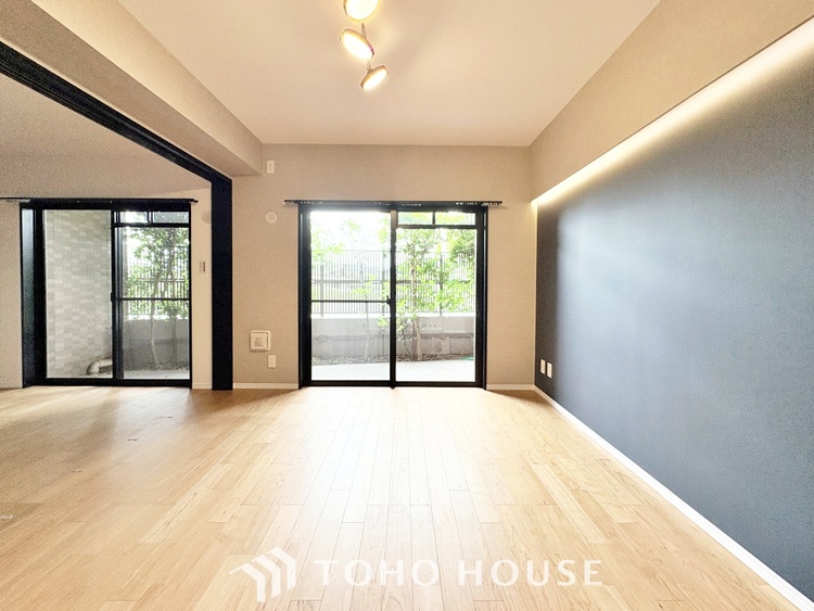 内装 【LIVING】◆陽光◆が差し込む。この開放的なLDKに家族の笑顔が集う。家族が一緒に過ごす空間は明るく、そして居心地よく。