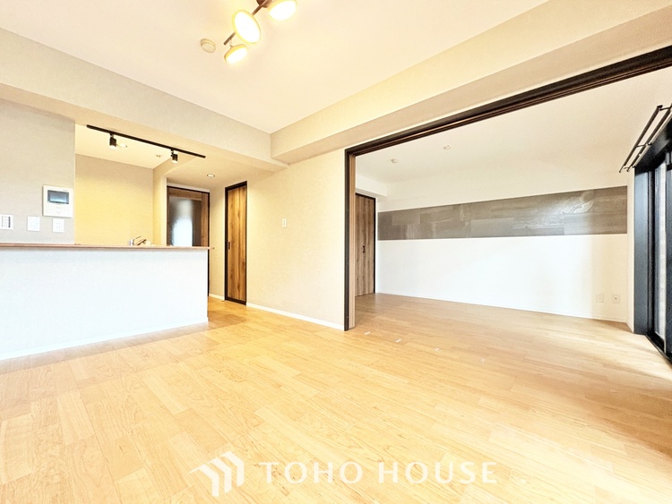 内装 【LIVING】◆住む喜び、楽しさ、感動◆を君と共有したい。いつまでもずっと家族を見渡せるこの広い空間で。