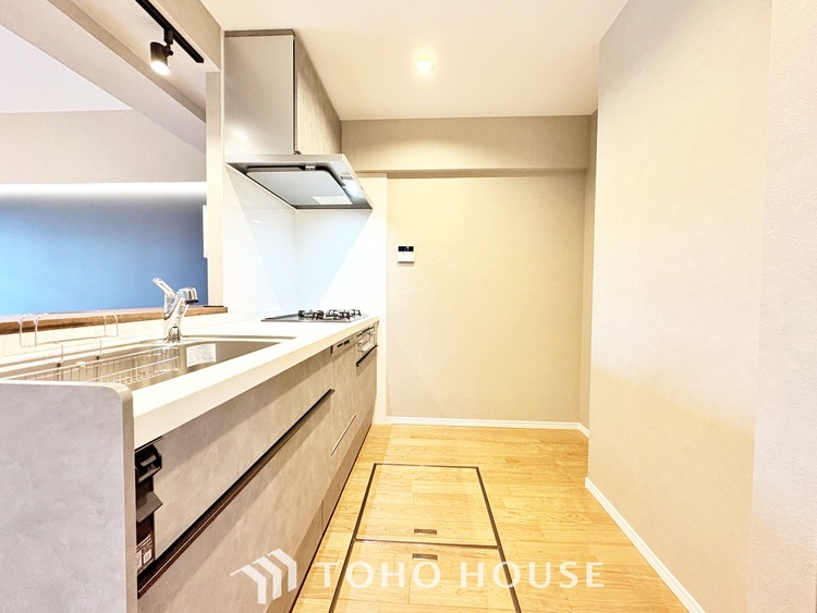 キッチン 【KITCHEN】◆ワクワク◆開放的で機能性も高いシステムキッチン。お子様は毎日のご飯にワクワク！