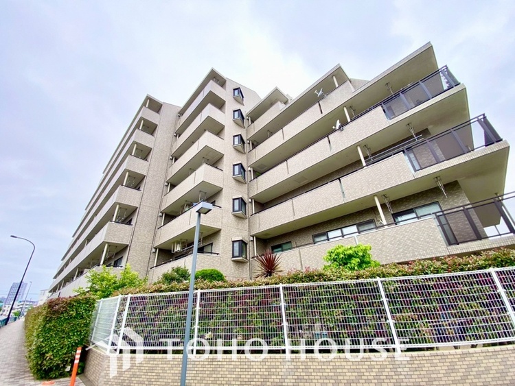 外観 漂う上質な空気感、マンションに入れば「おかえりなさい」と笑顔で迎えてくれるエントランス。最良の心配りを感じるマンションでした。