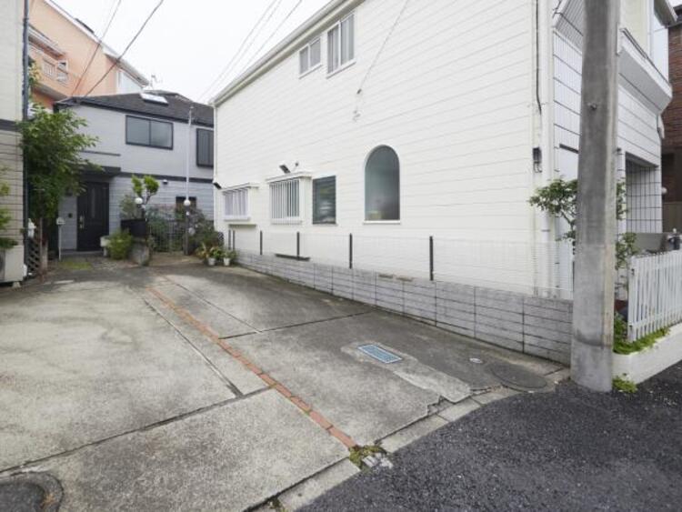 駐車場 ハイルーフ車もとめられる駐車場スペース