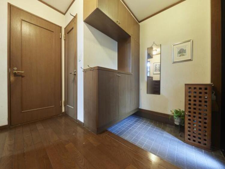 その他 ゆったりとした玄関ホールがマンションにはない魅力です