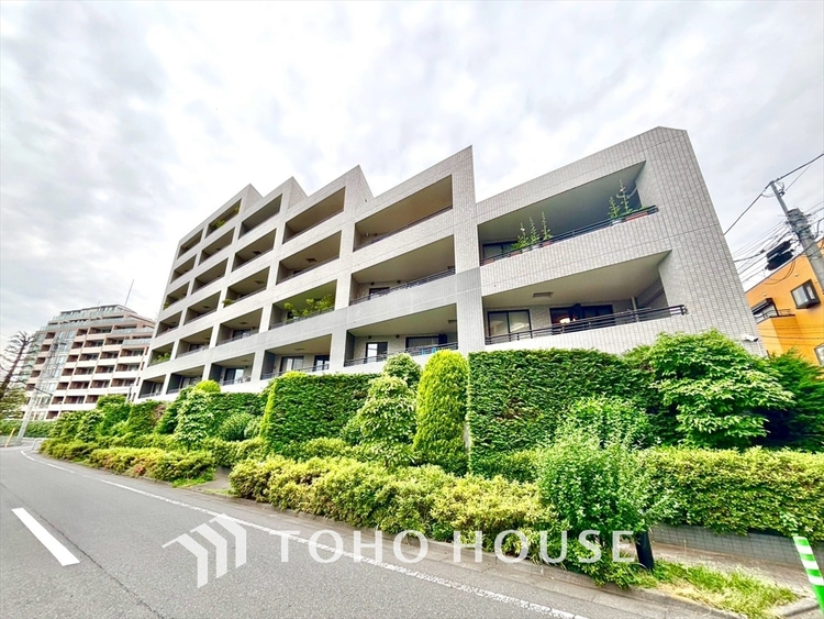 外観 漂う上質な空気感、マンションに入れば「おかえりなさい」と笑顔で迎えてくれるエントランス。最良の心配りを感じるマンションでした。