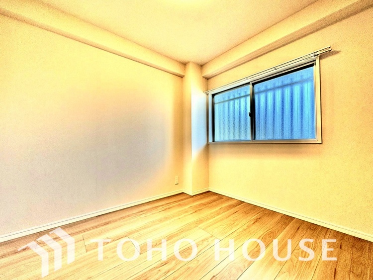 内装 使いやすく、明るい和室。子供部屋や趣味のお部屋にご利用できます。ご自身で家具などを配置し、素敵な空間を創り上げられます。