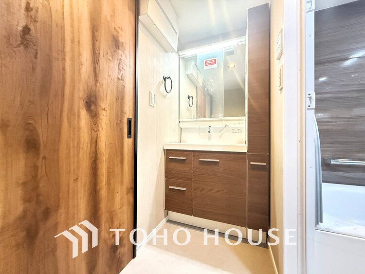 洗面 清潔感のある洗面室で朝の身支度を