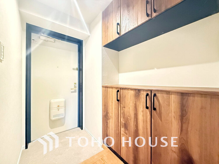 玄関 落ち着いた雰囲気の玄関、家族の帰りを暖かく迎えてくれます