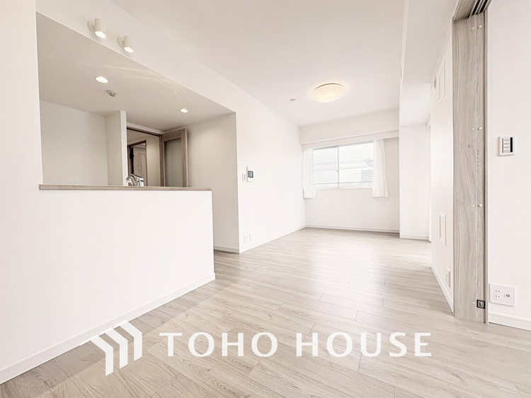 内装 広がりのある住空間、家族が集まるリビング・ダイニング