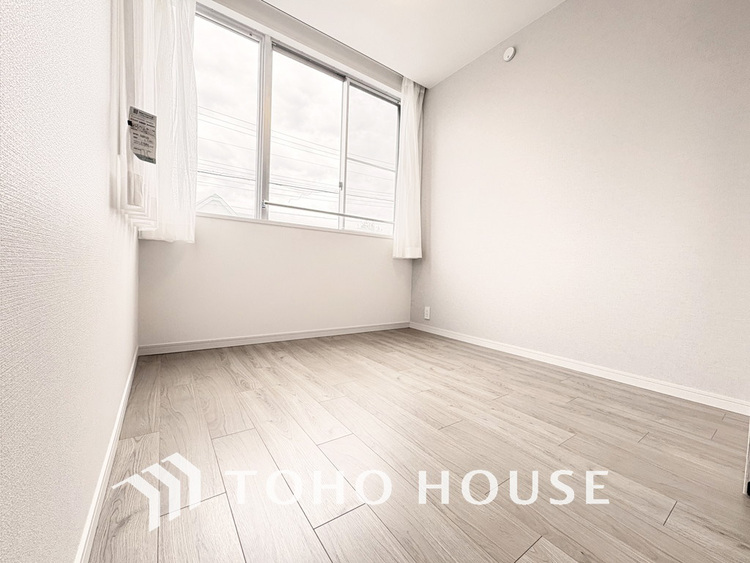 内装 採光もある洋室は、くつろぎのひと時を過ごすのにぴったり