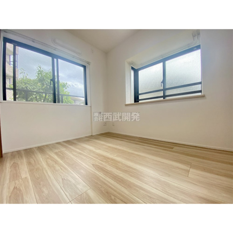 内装 穏やかな日差しと心地よい風が吹き抜ける窓配置