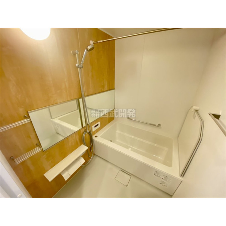 風呂 換気乾燥機付きの浴室は、雨の日でも洗濯ができるのでとても便利です。梅雨の時期でもこれで安心ですね。