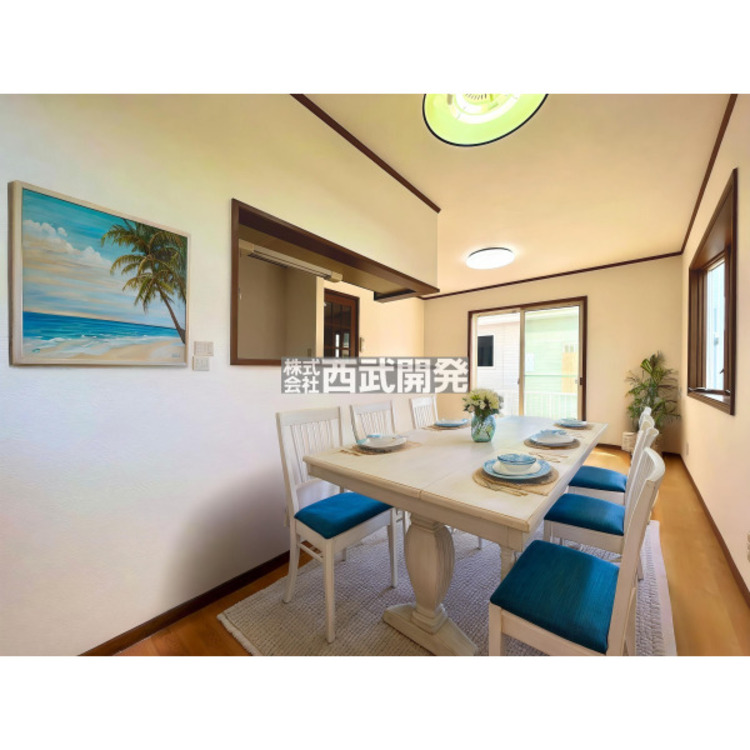 居間 【配置してある家具や小物はCGによるイメージです。】