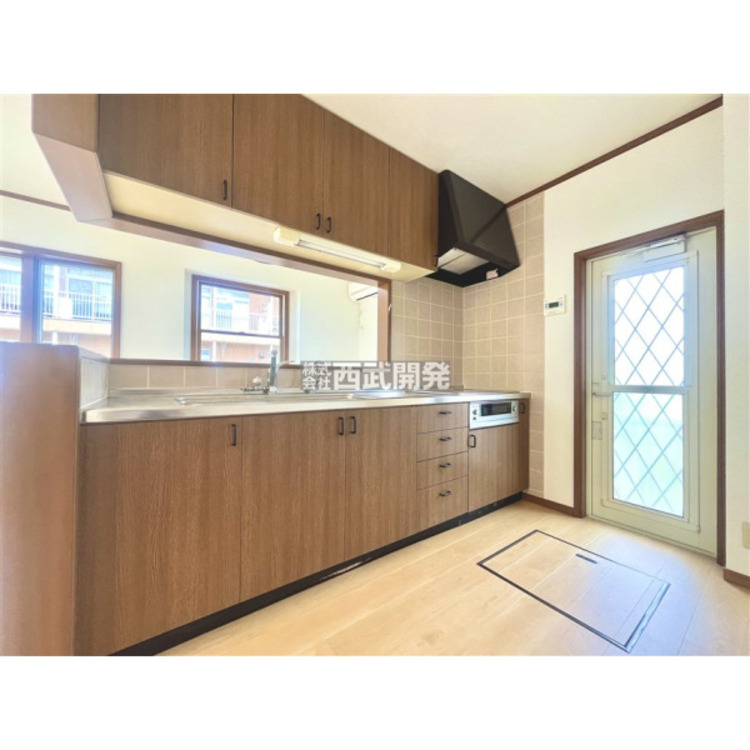 キッチン 勝手口付き