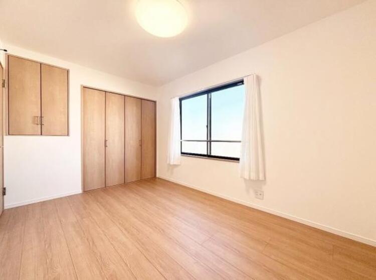 内装 居室内に余計な家具を置く必要がないので、シンプルですっきりとした暮らしが実現しています。