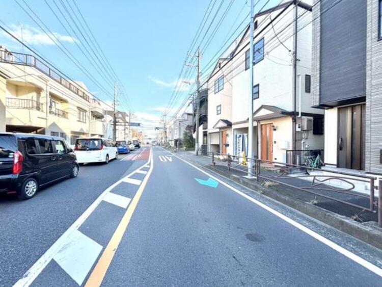 外観 前面道路です。