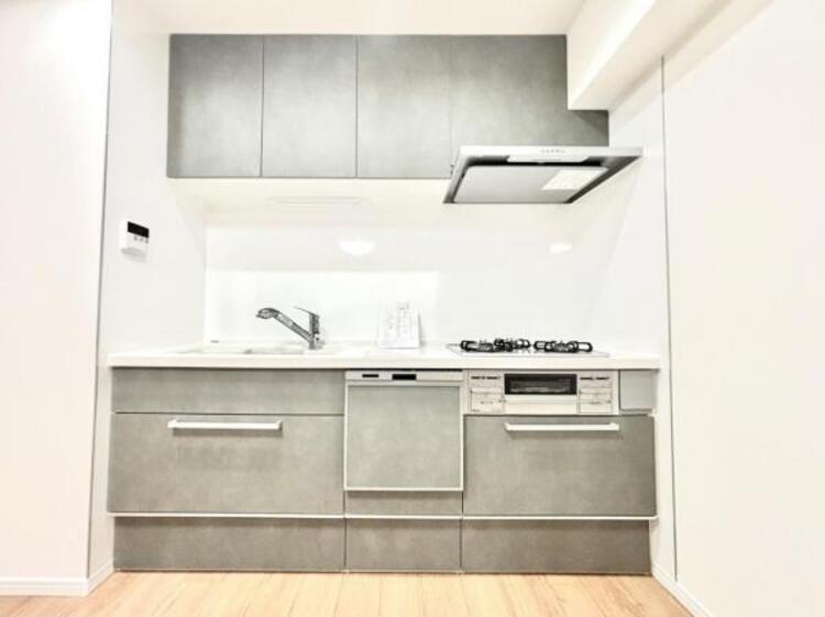 キッチン 広々としたキッチンスペース。食洗機と浄水器が付き収納力のあるキッチンは料理が捗ります。