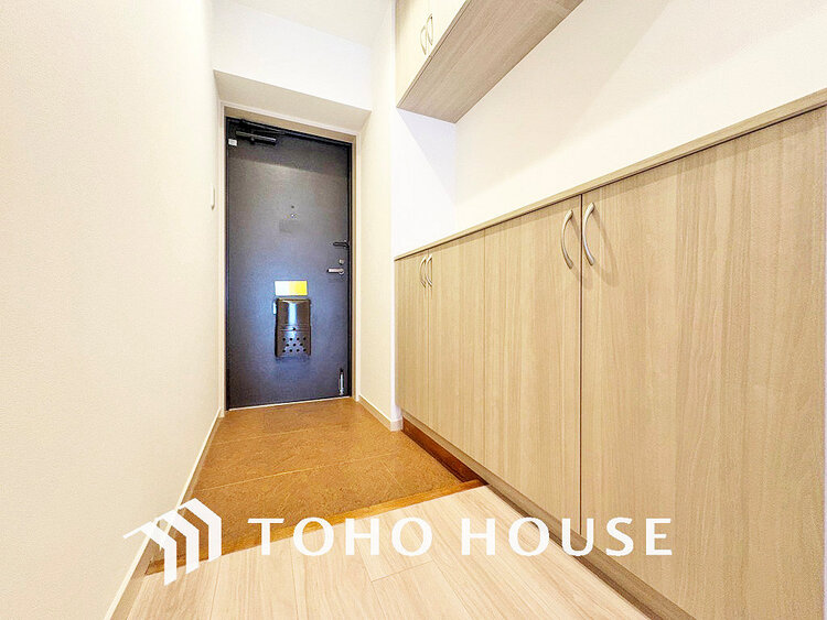 玄関 落ち着いた雰囲気の玄関、家族の帰りを暖かく迎えてくれます