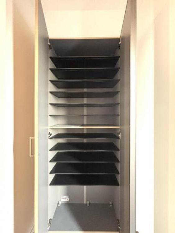 収納 収納スペースを広く設けていますので、たくさんある靴もすべて収納していただけます。