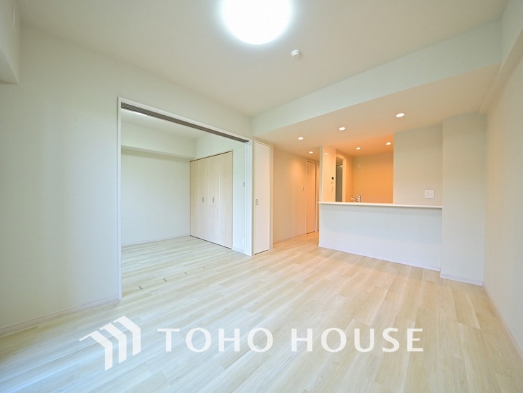 内装 広がりのある住空間、家族が集まるリビング・ダイニング